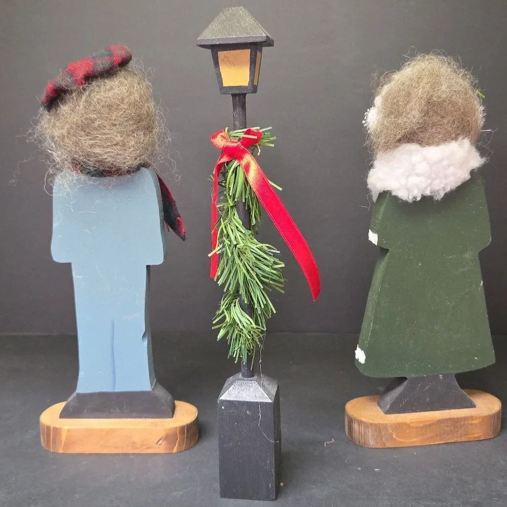 VINTAGE Wooden Dickens style‎ Christmas Carolers with Lamp post - Handmade